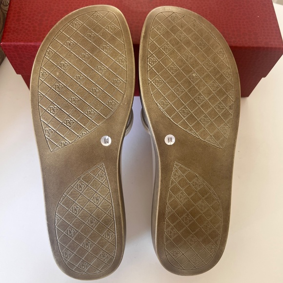 NIB Donal Pliner Fifi Bone Embellished Canvas Platform Wedge Sandals 8.5 - Picture 8 of 11